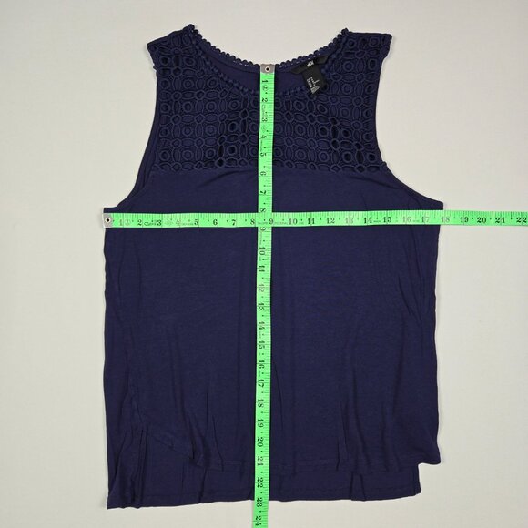 H&M Women’s Navy Blue Eyelet Lace Sleeveless Top Size M Keyhole Back Boho Chic‎ - Picture 7 of 7